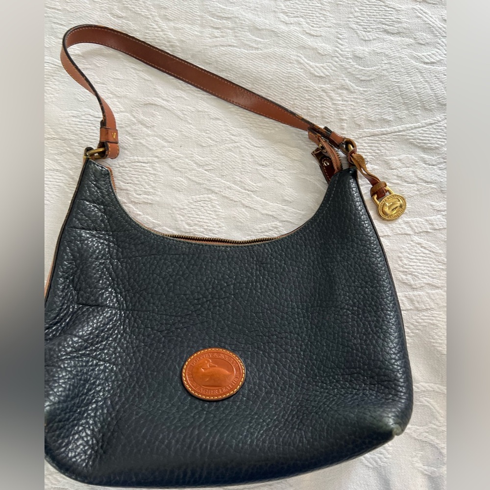 Dooney & Bourke bag. Zipper is broken